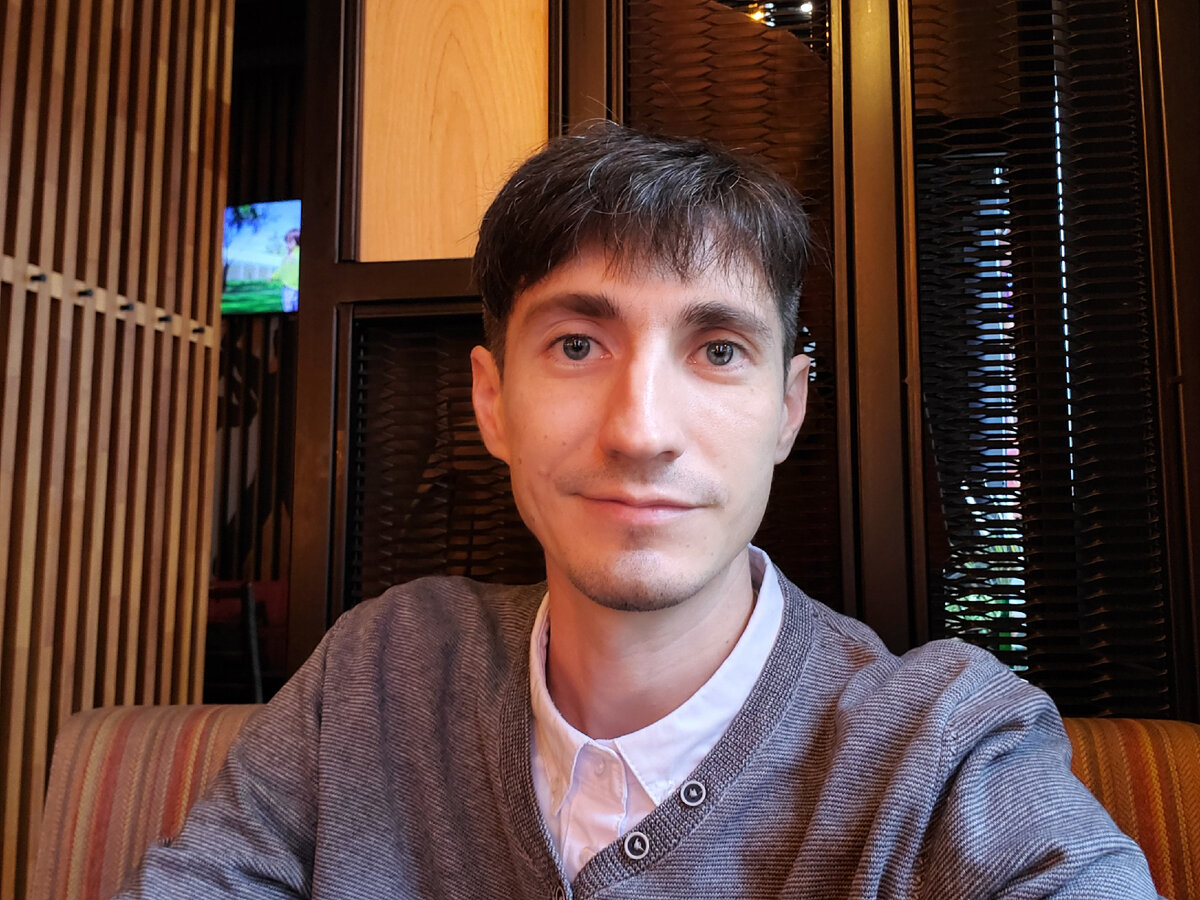 Смотрите те ка, какой красавчик. Правда уже не молодой :(