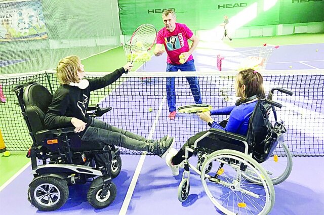    Коляска — не ограничение. И в ней можно играть в большой теннис.Фото: Из личного архива