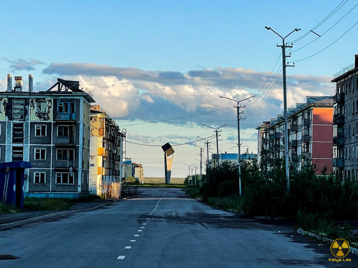 Заполярный поселок Воргашор. Население - 6500 человек, пустые улицы,  холодильники для грунта и памятник углю | Katya Lee | Дзен