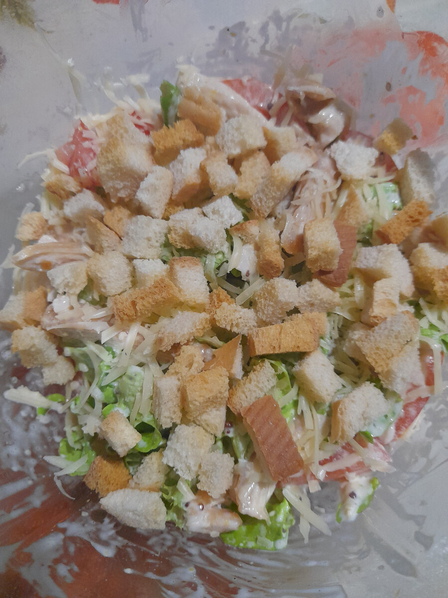Салат с сухариками