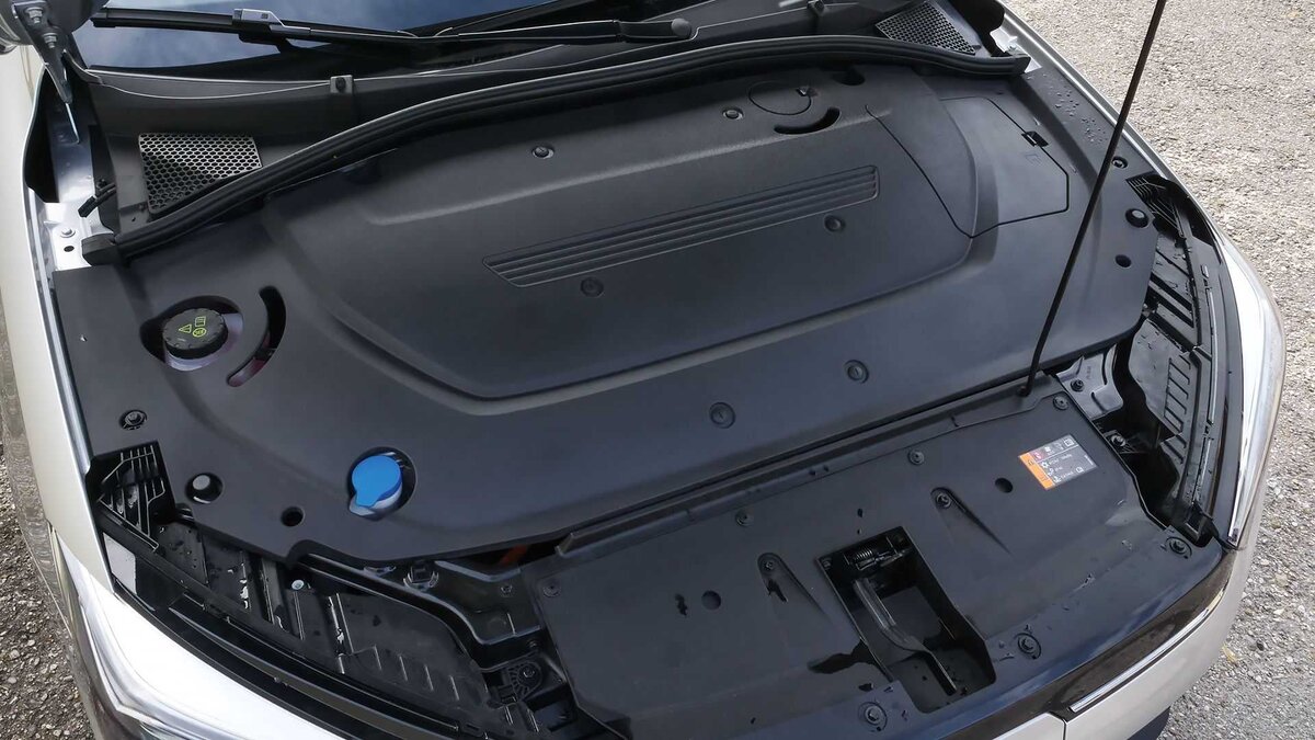 Под капотом MG5 Electric всё закрыто
