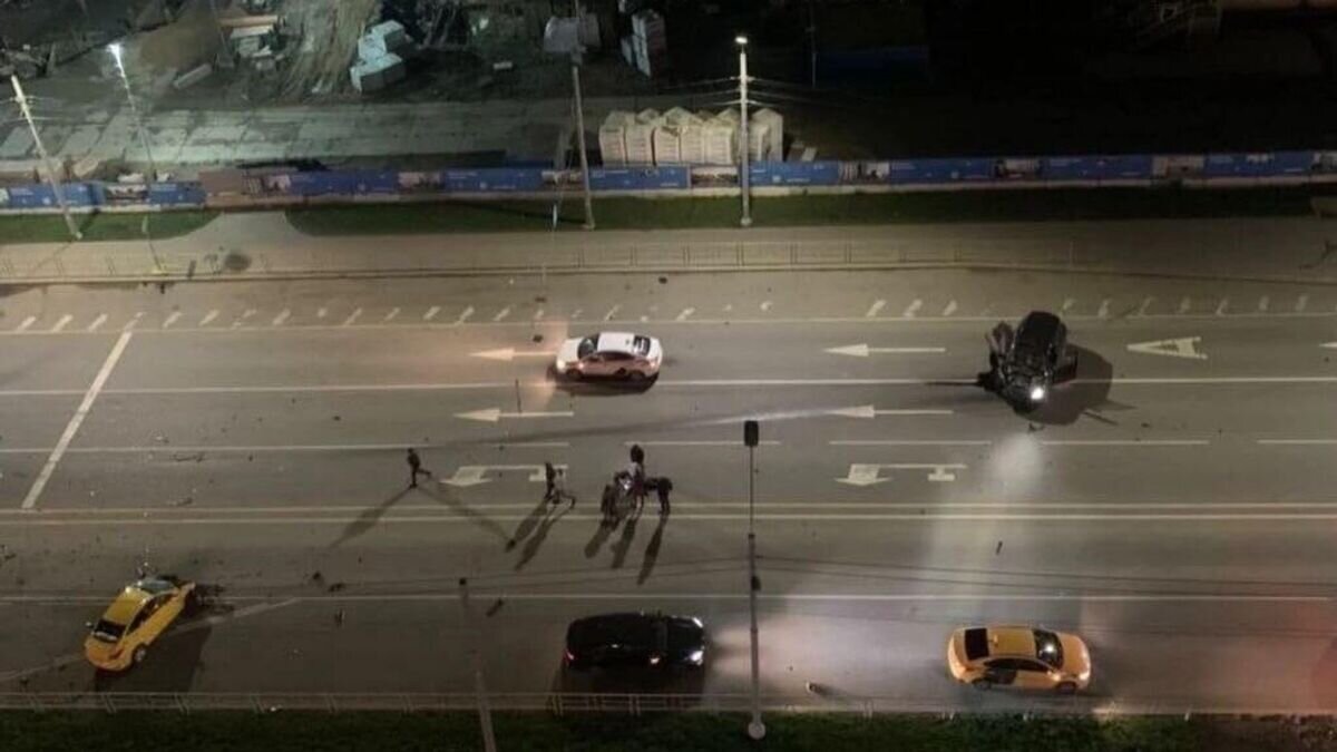    Смертельное ДТП, спровоцированное водителем Porsche, на Путилковском шоссе в Московской области© Фото очевидца с места происшествия