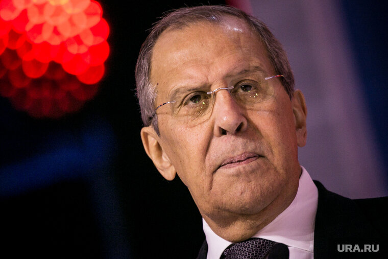    Сергей Лавров заявил, что Украина должна перестать угрожать безопасности РФ для окончания СВО