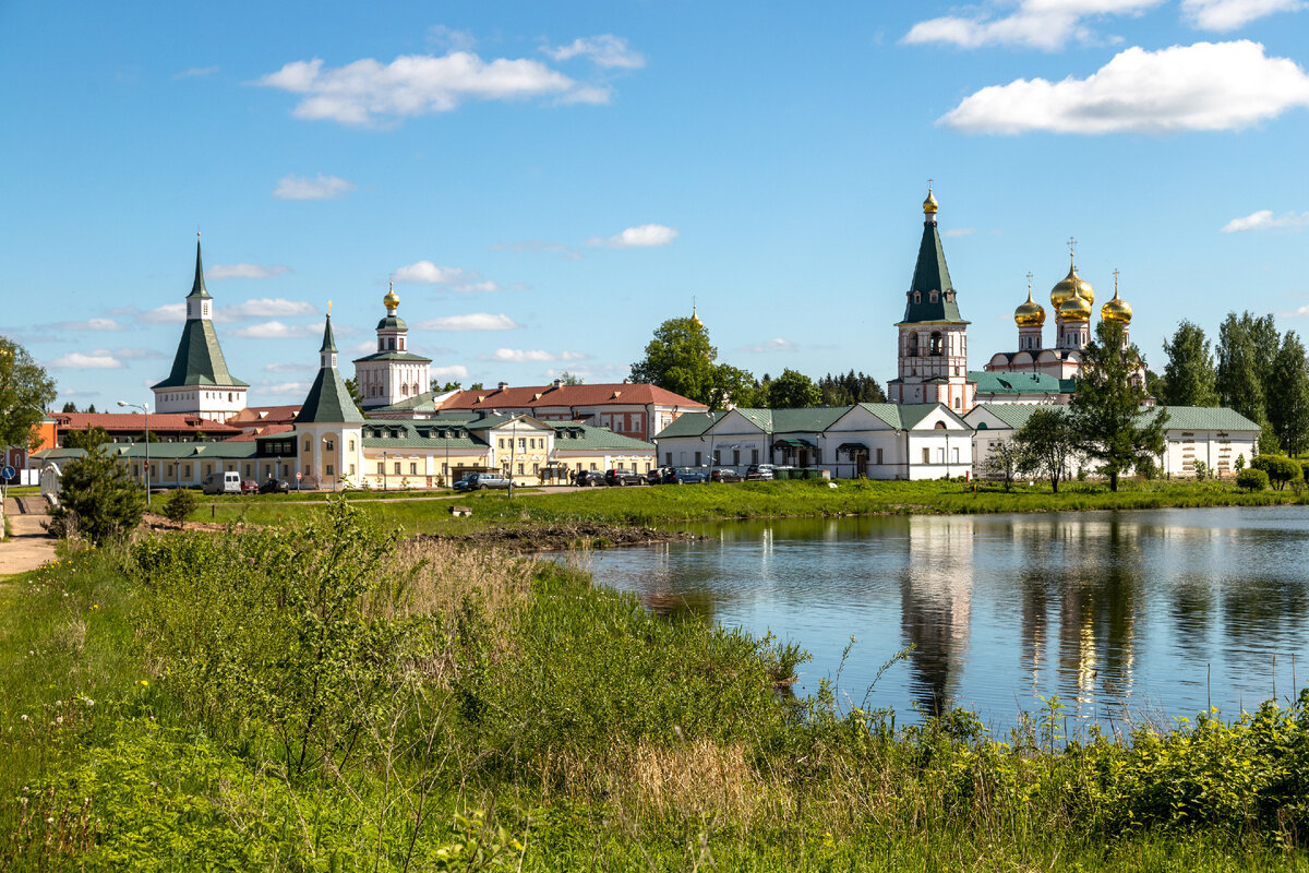 Валдай монастырь на острове фото