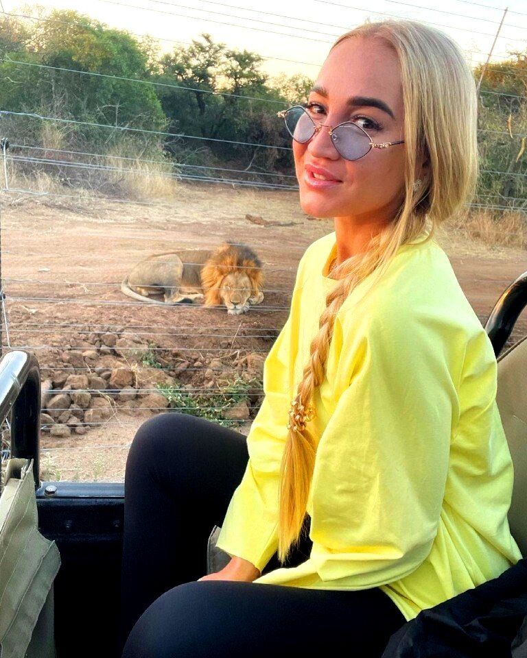 Ольга в восторге от дикой природы. instagram.com/buzova86