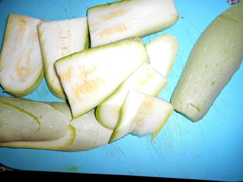 режем длинными пластами