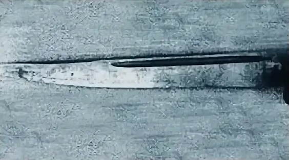 Появление НЛО отмечалось во всех уголках нашей планеты на протяжении всей истории человечества. Есть свои легенды и у народов российского севера.  Одна из таких легенд относится к XIX веку.-2