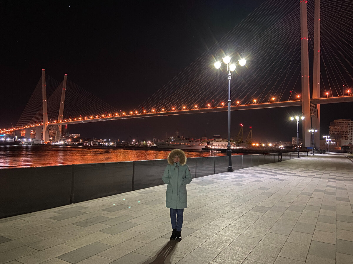 Мост через бухту Золотой рог.