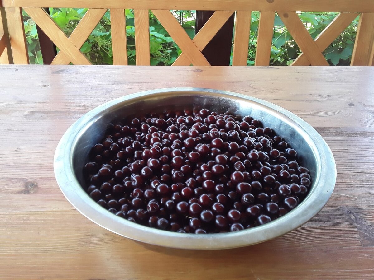 Мало помалу собирается и на вино