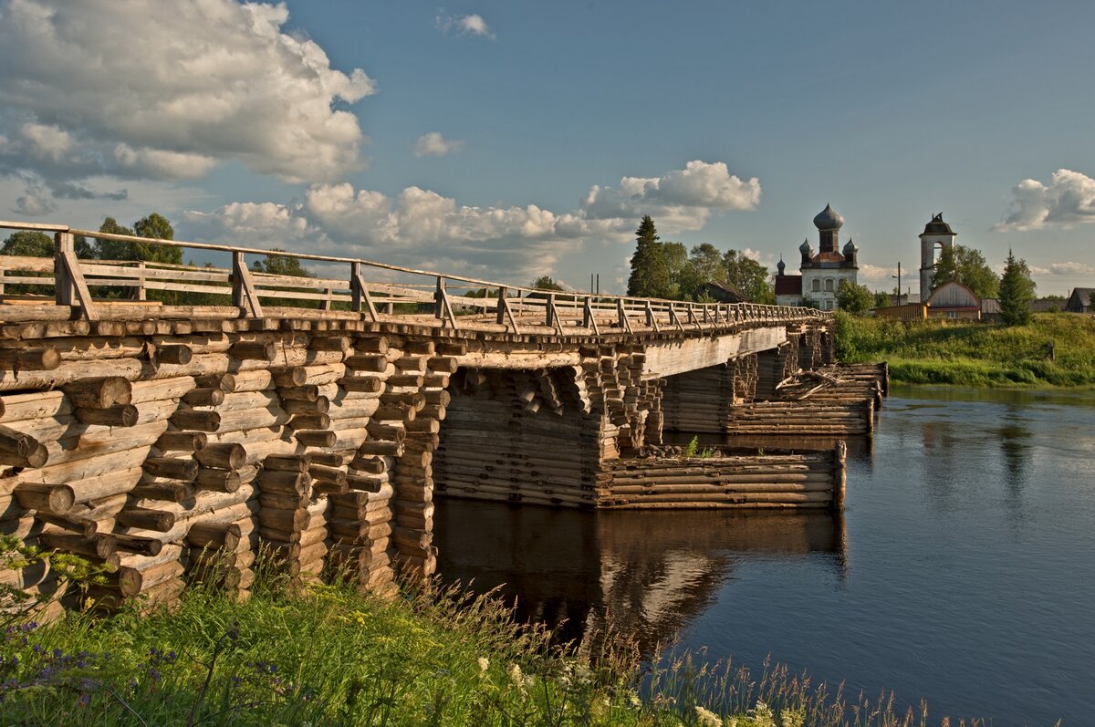 старый мост через реку