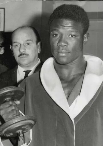 – Работа над панчерной массой.