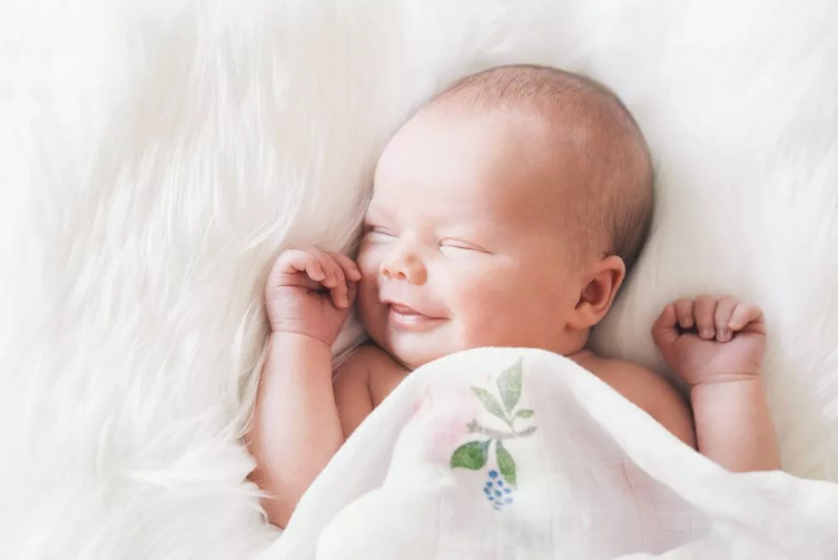 Новорожденный малыш