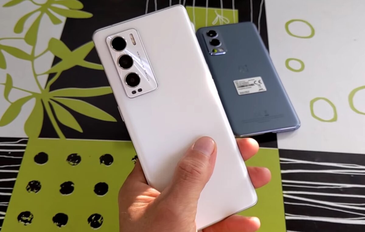 Его можно легко перепутать с другим представителем линейки. Источник: YouTube-канал  О том О сём