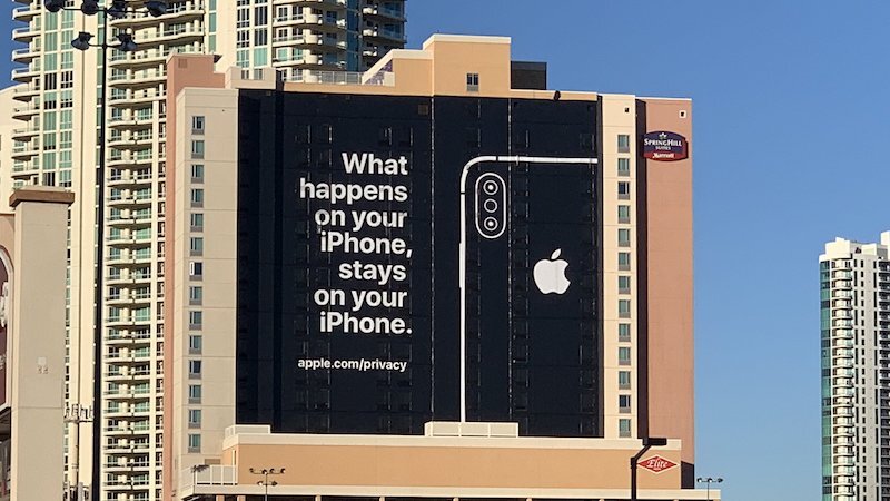 Apple борется с рекламой, смотреть которую вы не планировали. Но на самом деле Apple делает гораздо больше и дает вам инструмент скрытия ip бесплатно.