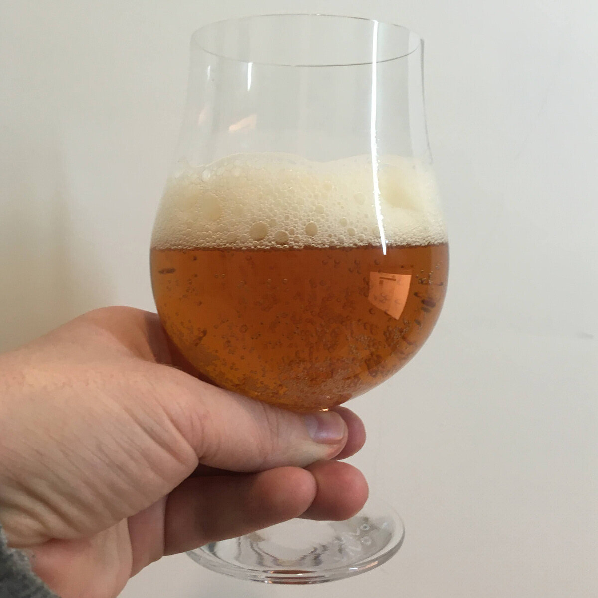 Пиво «Пивная карта. APA» настоящий цвет светлее