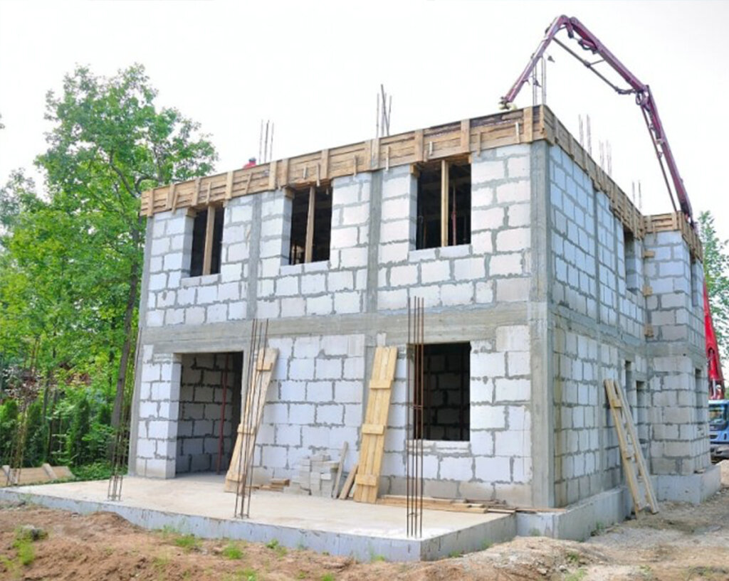 Железобетонный каркас с заполнением любыми блоками и утеплением