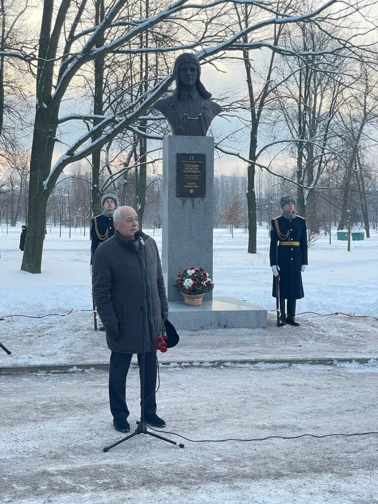 Открытие памятника Дважды герою Нельсону Степаняну  в Санкт-Петербурге. Выступление Николая Бурова.