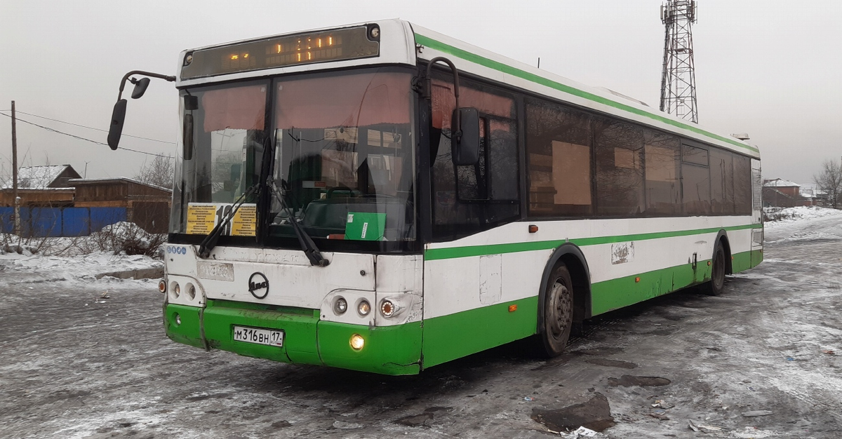 Московский автобус ЛиАЗ-5292.22  на конечной  "Дом ветеранов" в Кызыле, фото https://fotobus.msk.ru/photo/2822361/?vid=448498, автор Alex23i  