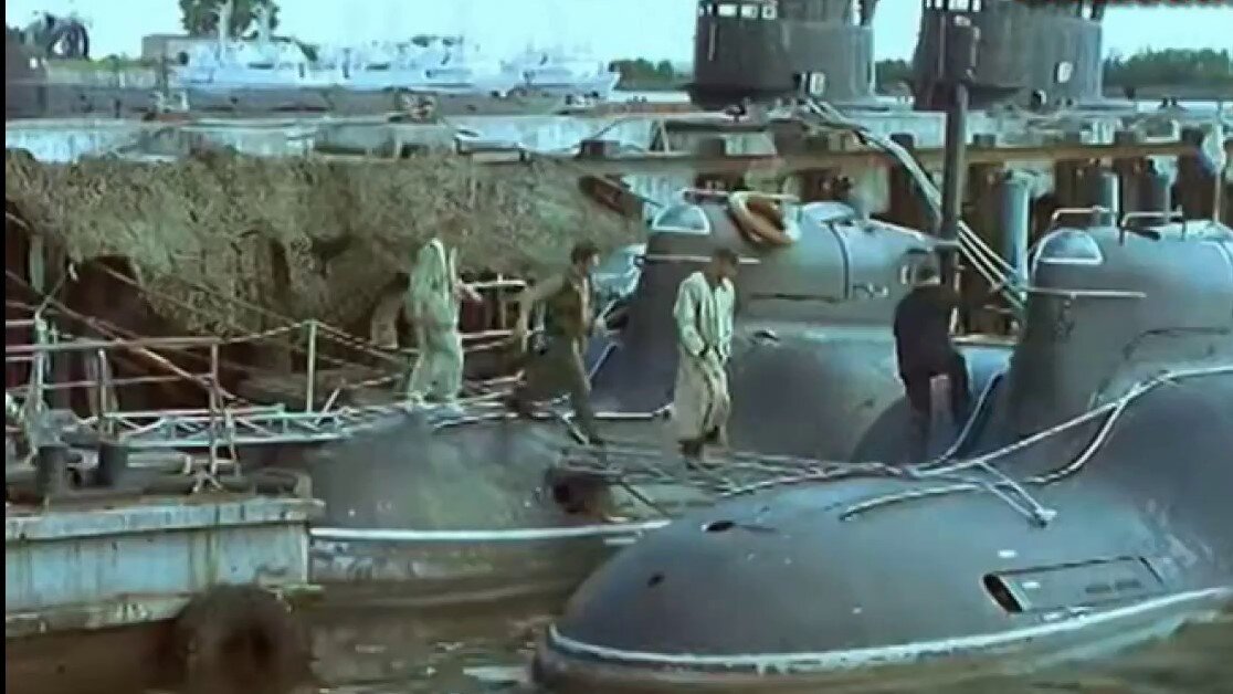 Кадр из российского фильма о подводниках (ну, в том числе...) «Особенности национальной рыбалки»