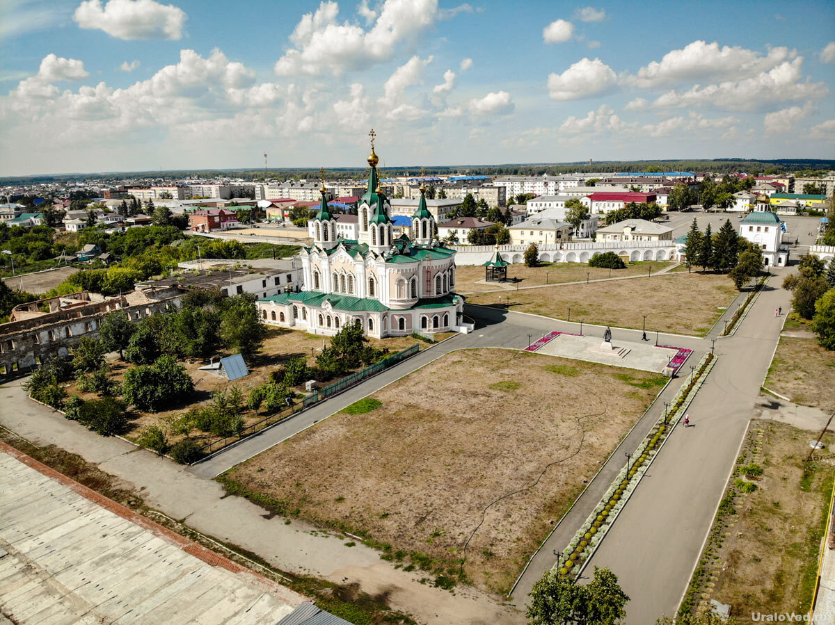 Далматово курган. Далматово достопримечательности. Далматово курган. Далматовский монастырь курганская область. Далматовский монастырь курганская область.