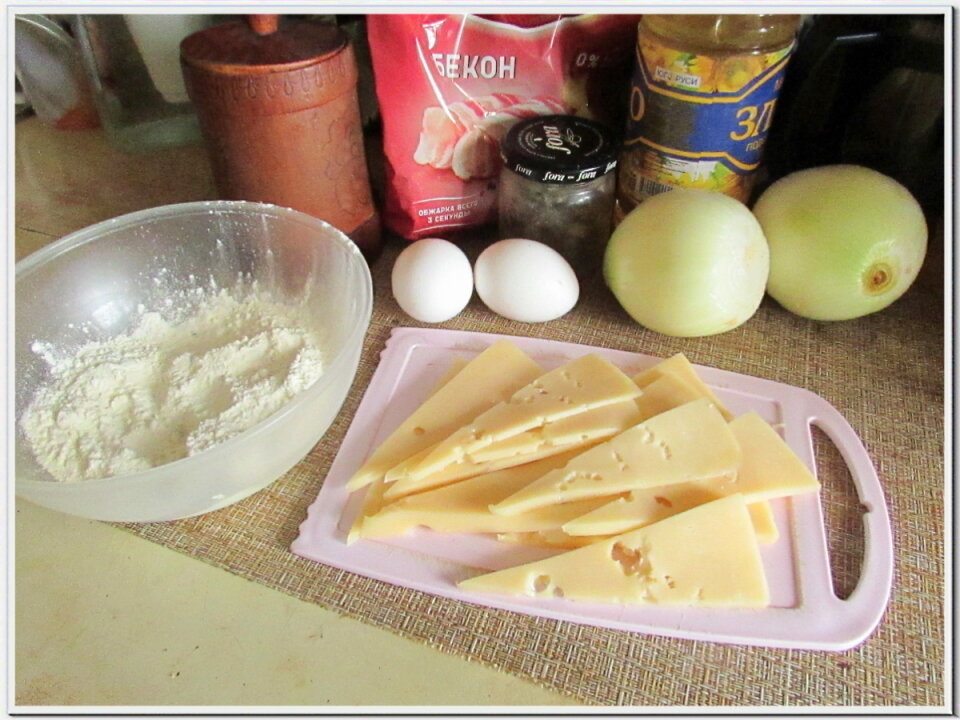 Продукты, необходимые для луковых колец.