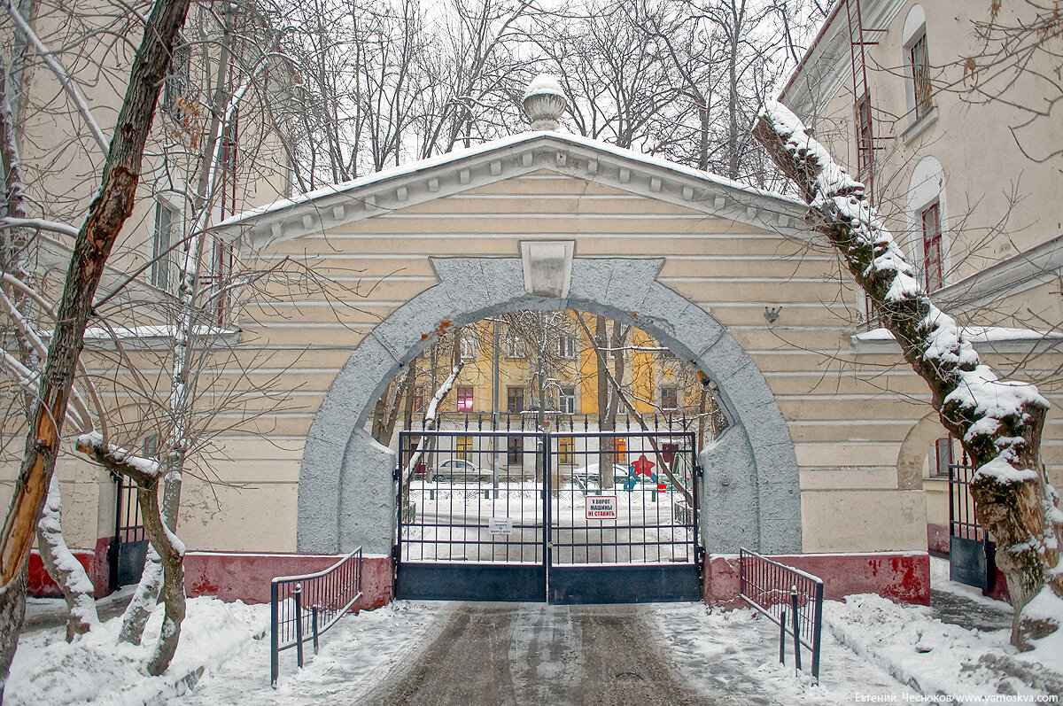 Октябрьск поле. Немецкая Слобода на Октябрьском поле. Октябрьское поле сталинки. Квартал на Октябрьском поле. Чечулин на Октябрьском поле.