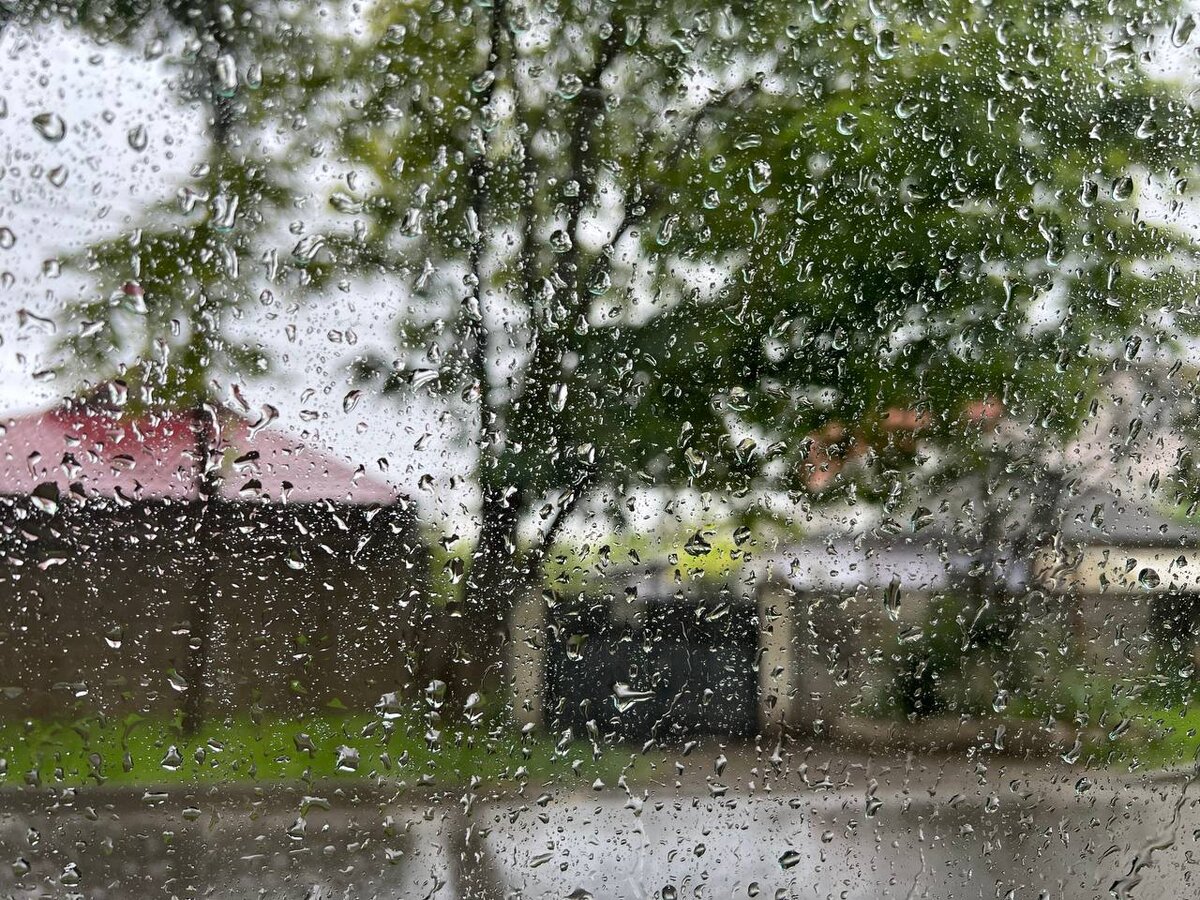 Гидрометцентр из первых рук. Сильный дождь. Комната дождя Крым. Семей дождь залил дорогу.