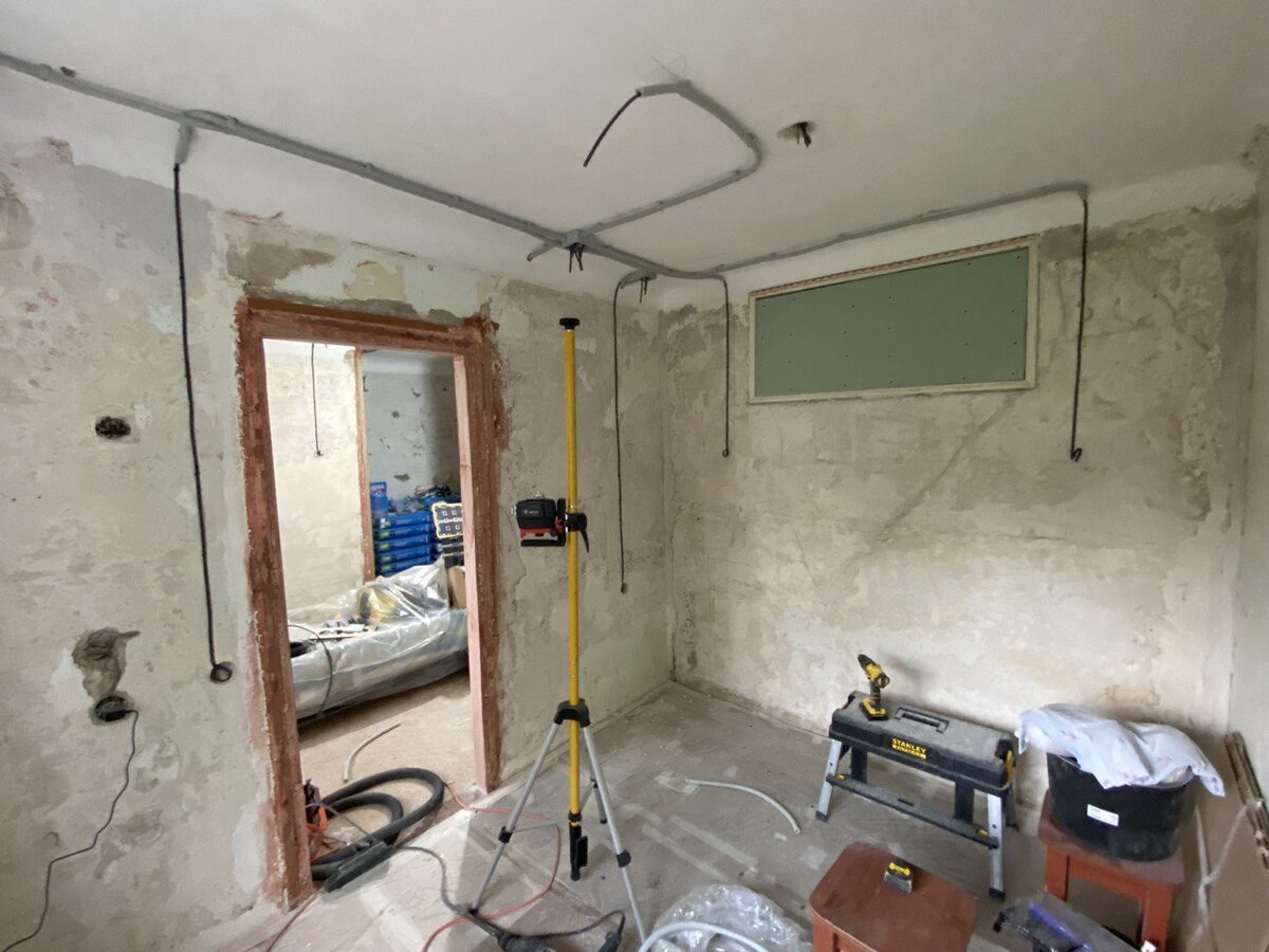 Вроде бы проще на первый взгляд, но это только кажется.