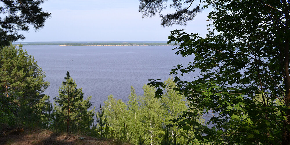 Это фото Волги сделано за пределами города, по пути к водопаду "Серебряный каскад"