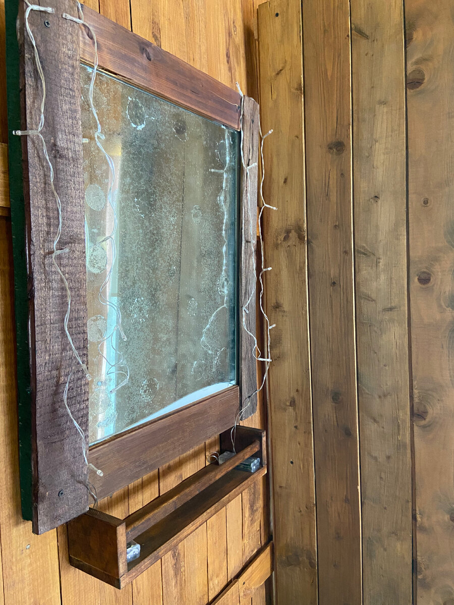 Фото зеркала уже на месте 