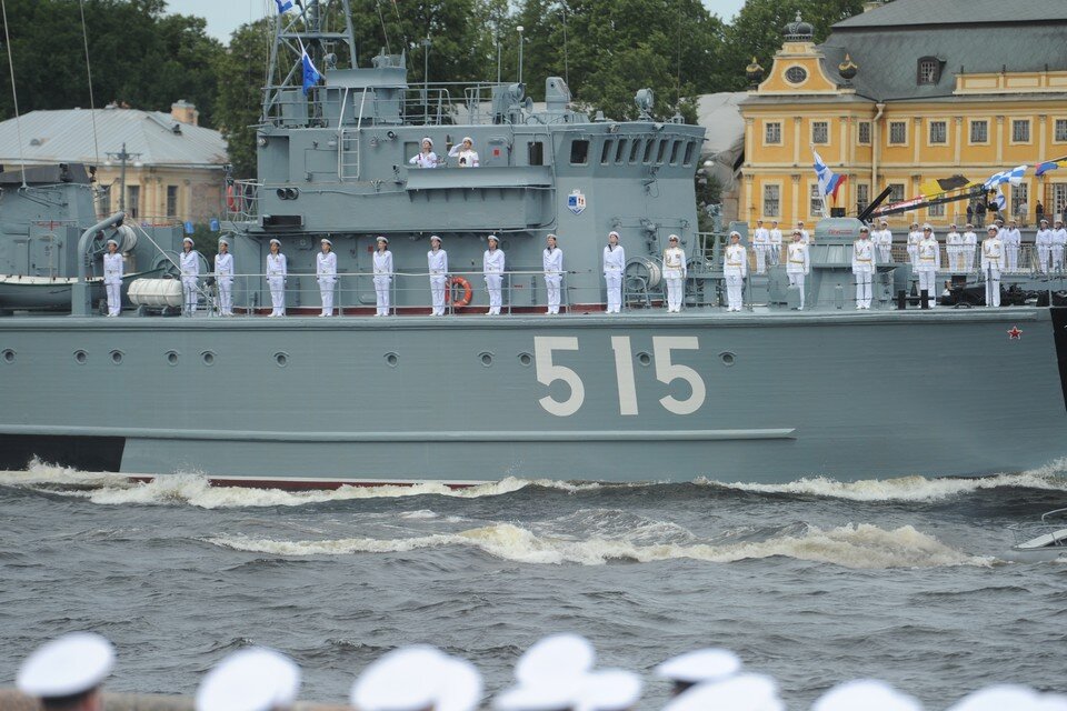     Парад ко Дню ВМФ ограничит движение по Неве Юлия ПЫХАЛОВА