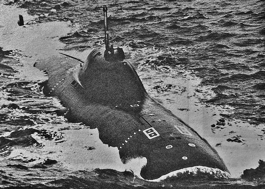 АПЛ 705-го проекта в море