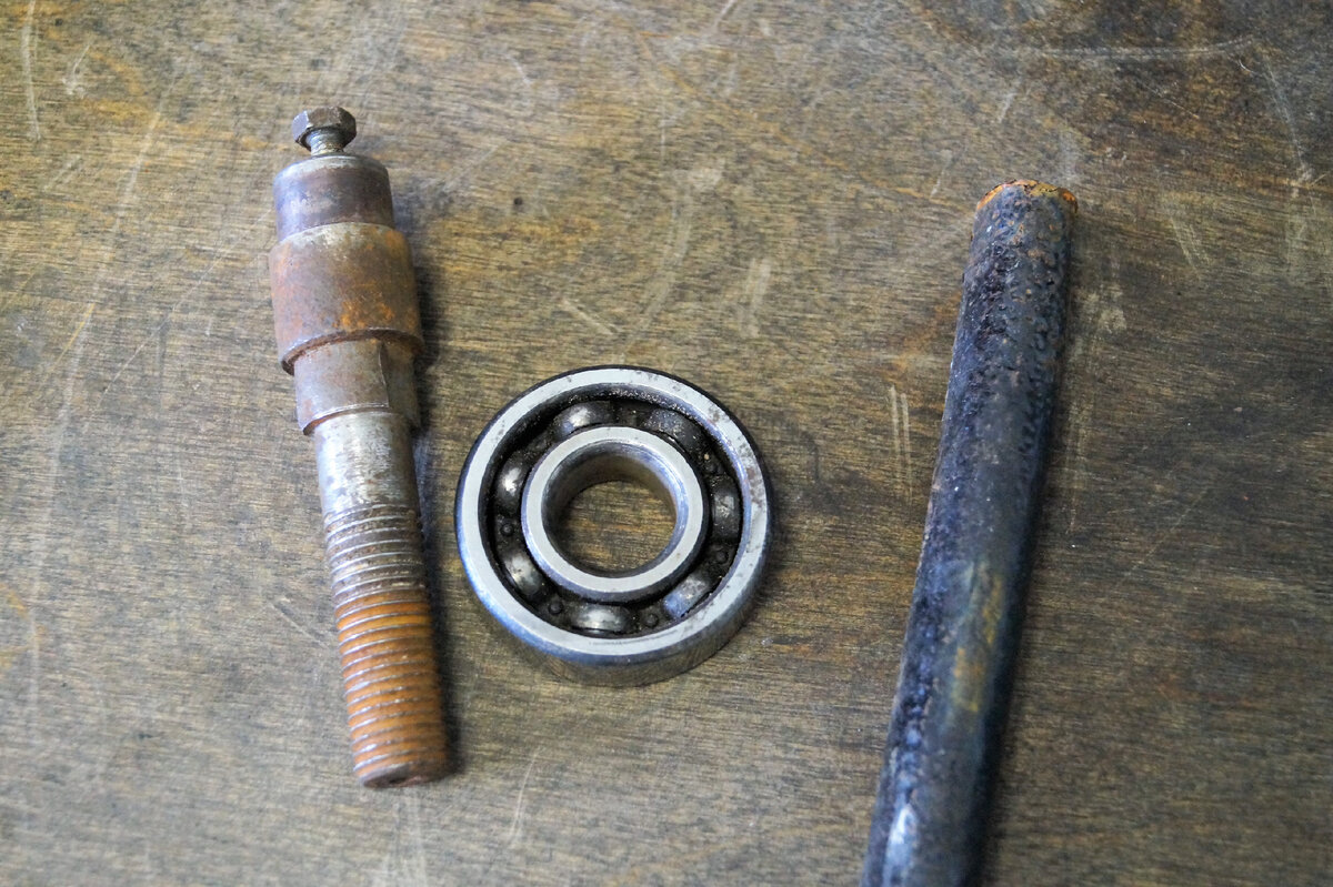 Не стал тратиться. Сделал прикаточный ролик сам, он получился лучше ...