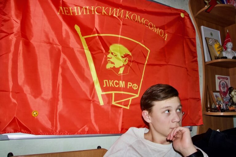 Юные коммунисты XXI века не дружат с образованием и логикой