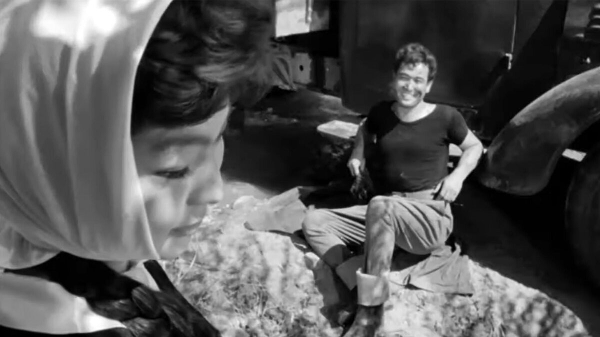 Кадр из фильма "Перевал". Встреча Данияра и Асель.