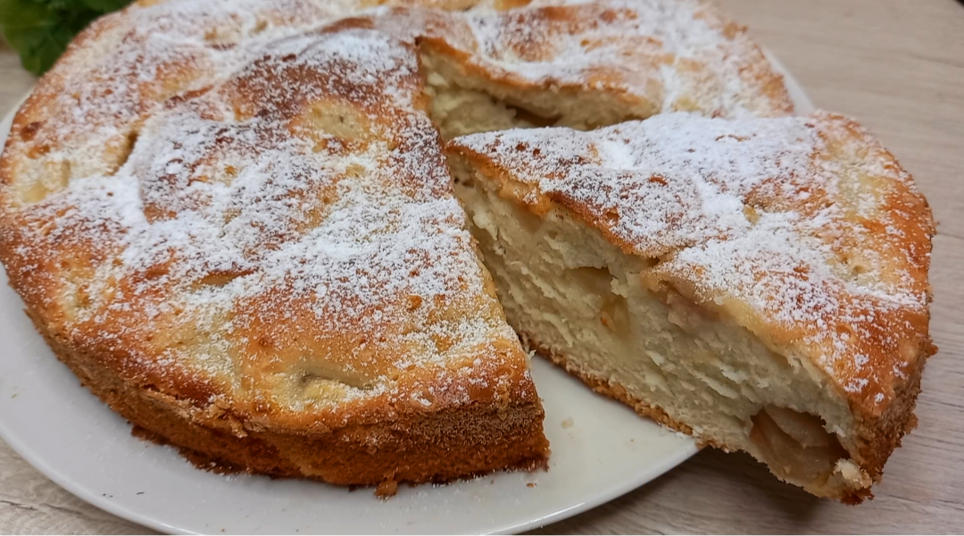 Шарлотка с цельнозерновой мукой и яблоками