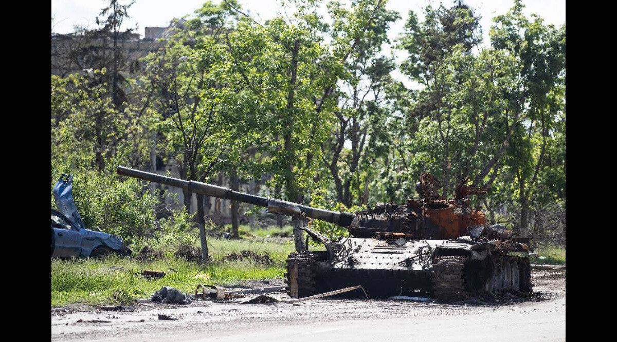 Остатки военной техники.  фото6 картинки  яндекса.