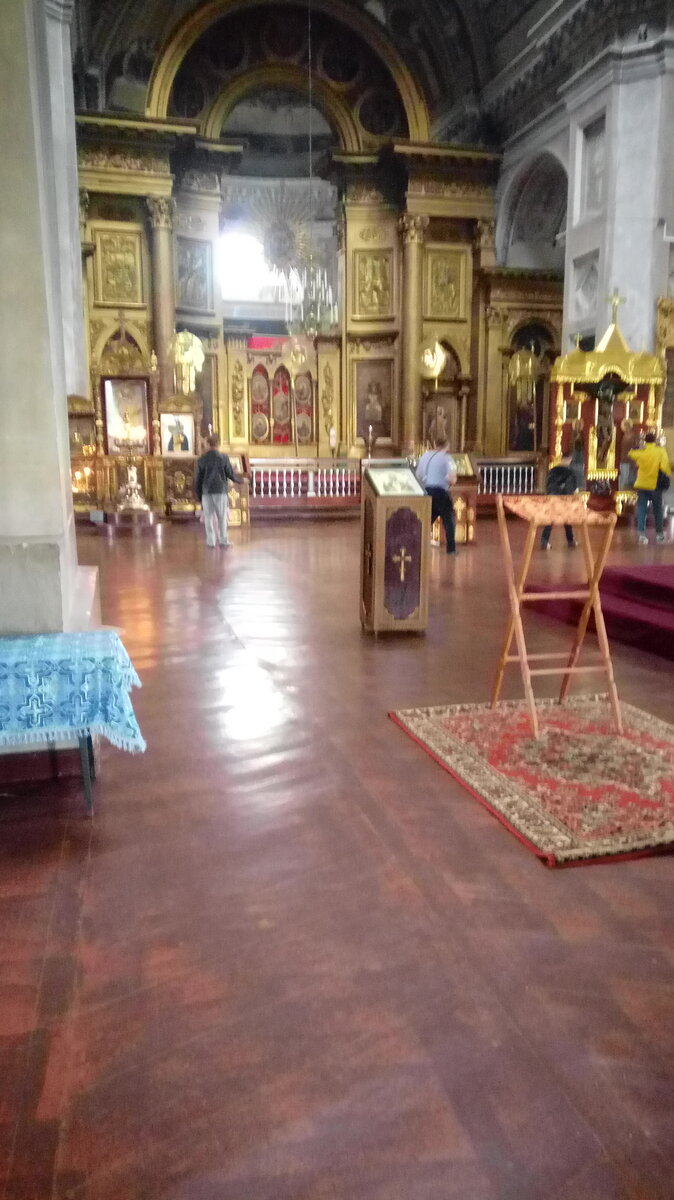 Внутри собора
