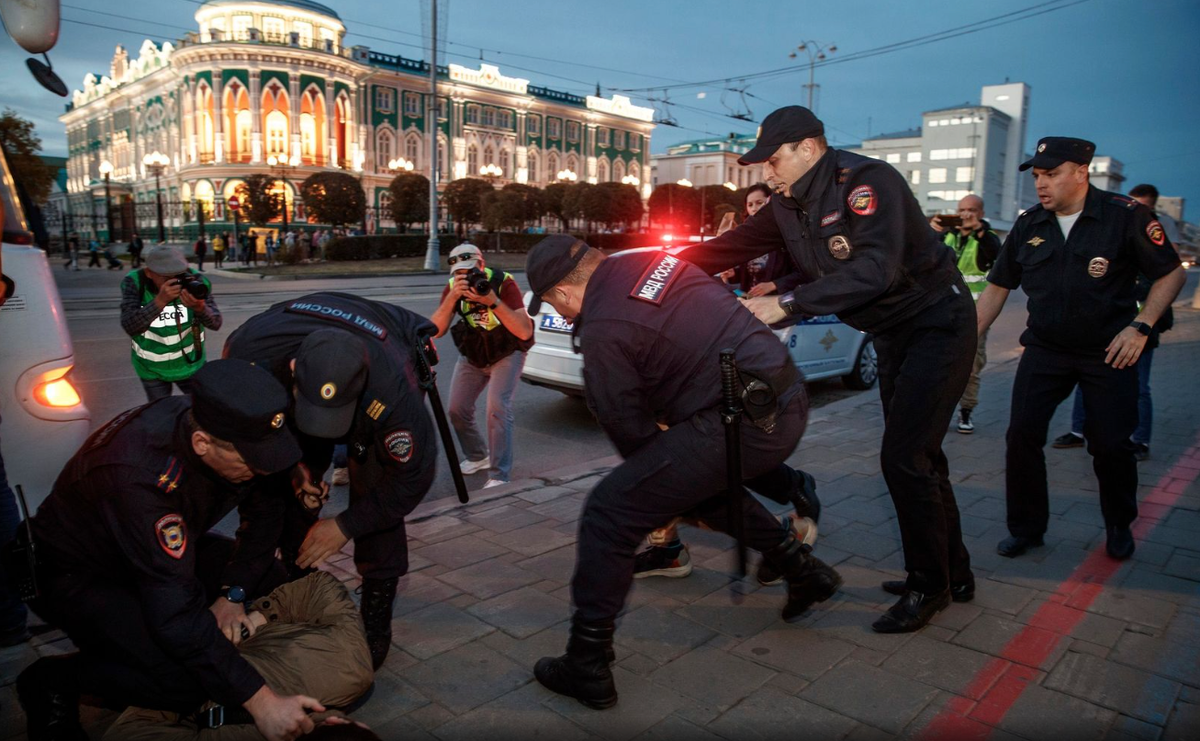 Мобилизованных угрожали. Русский полицейский. Мобилизация полиции.