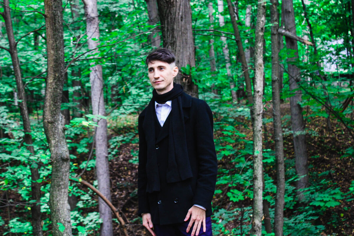 В этом же лесу, где и была та самая белка, сделали фотосессию. Подумал, а почему бы и нет.