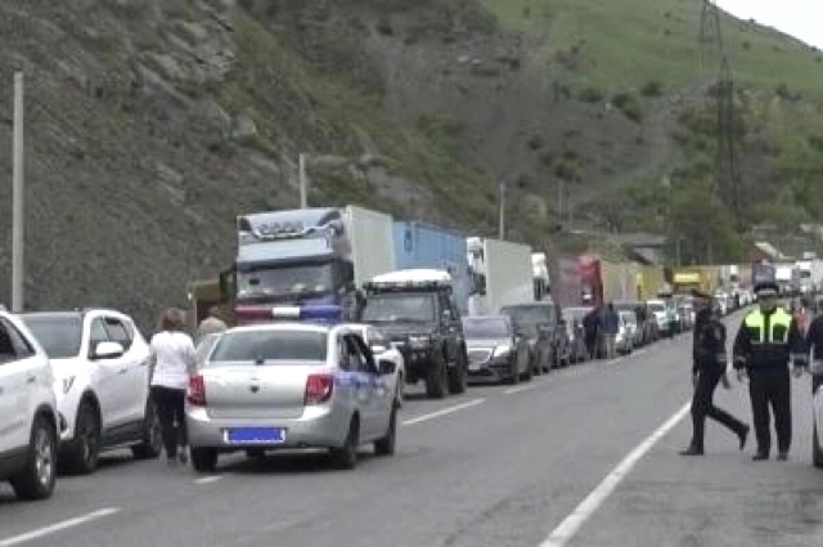    Пограничники заявили, что пускают в Грузию на самокатах и велосипедах