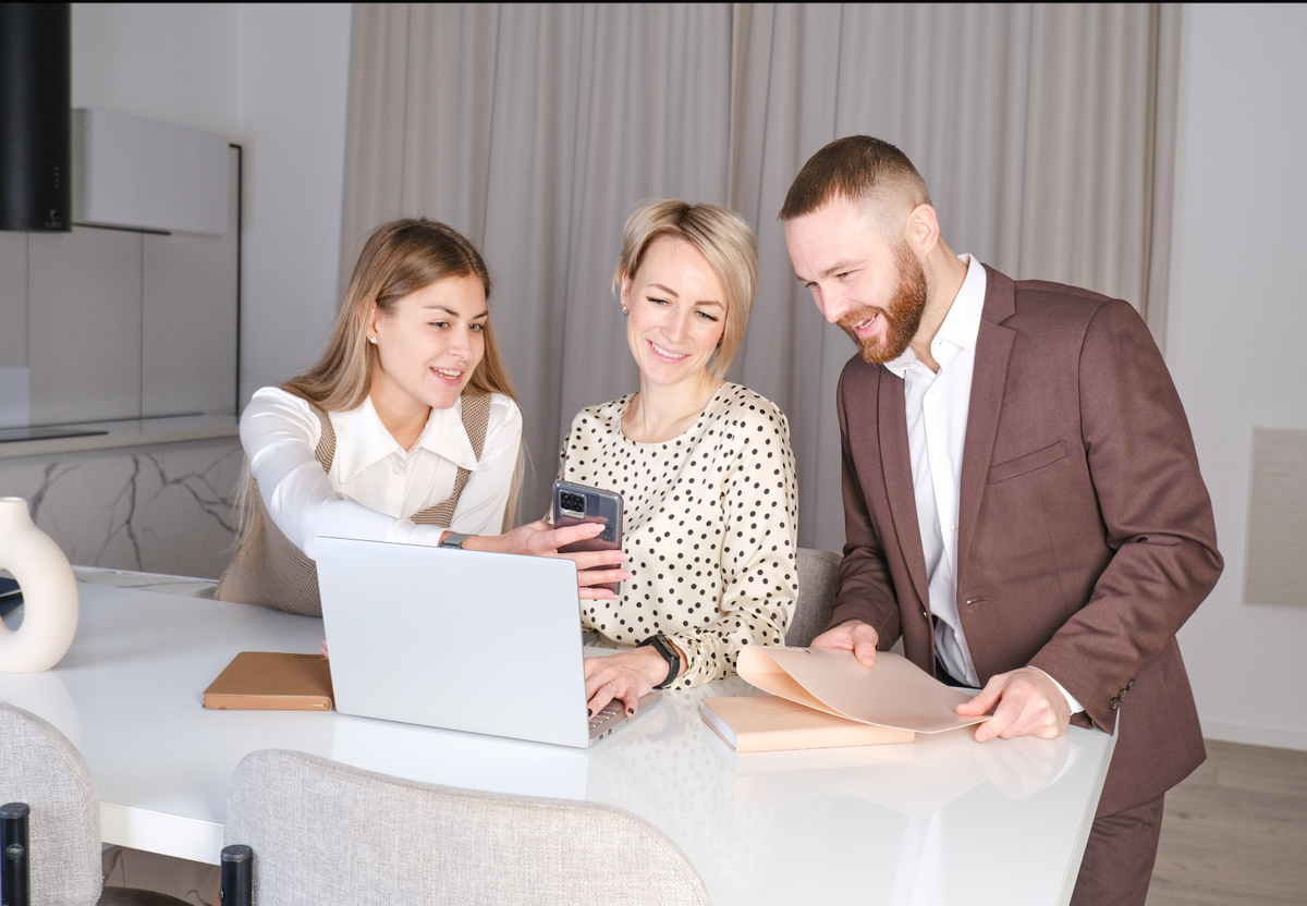 Специалисты команды «Тепло» с радостью помогут одобрить льготную ипотеку и оформить все документы для покупки квартиры в Петербурге.