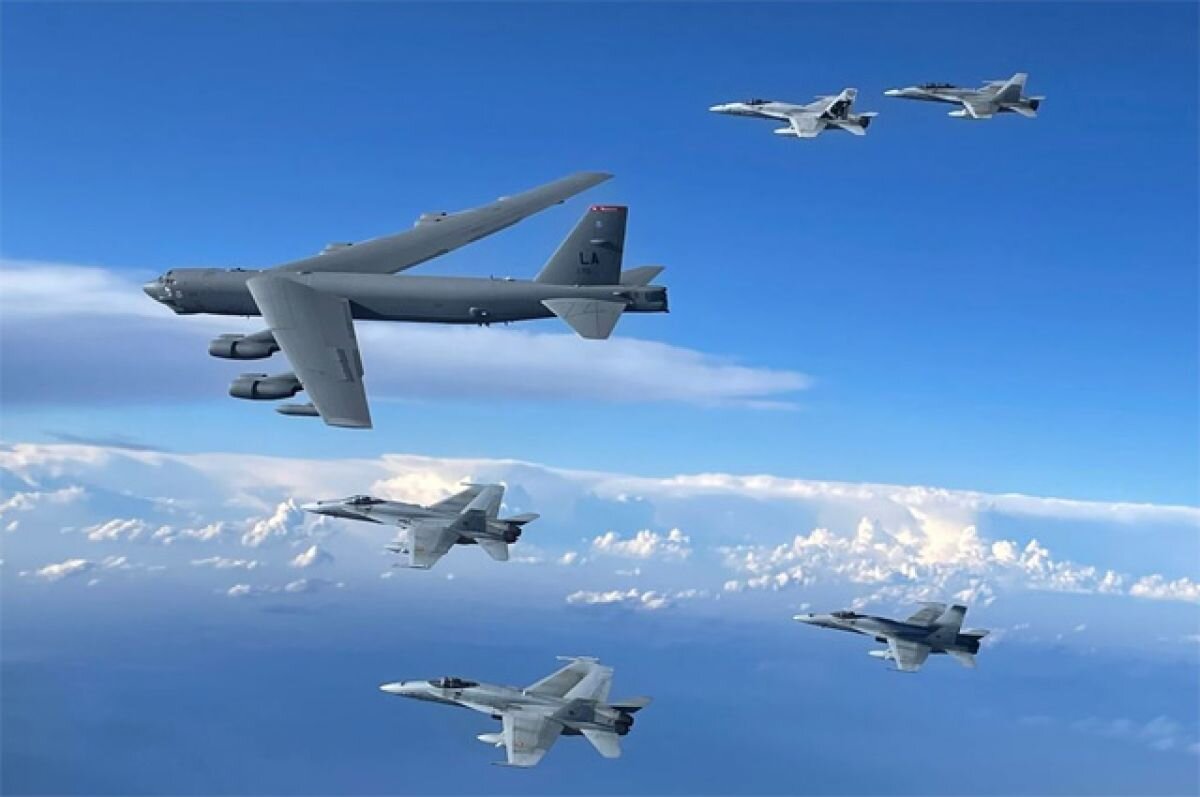    Стратегический бомбардировщик США B-52
