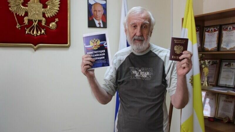     Официально россиянами стали 16 человек, сообщает пресс-служба ГУ МВД России по Ставрополью.