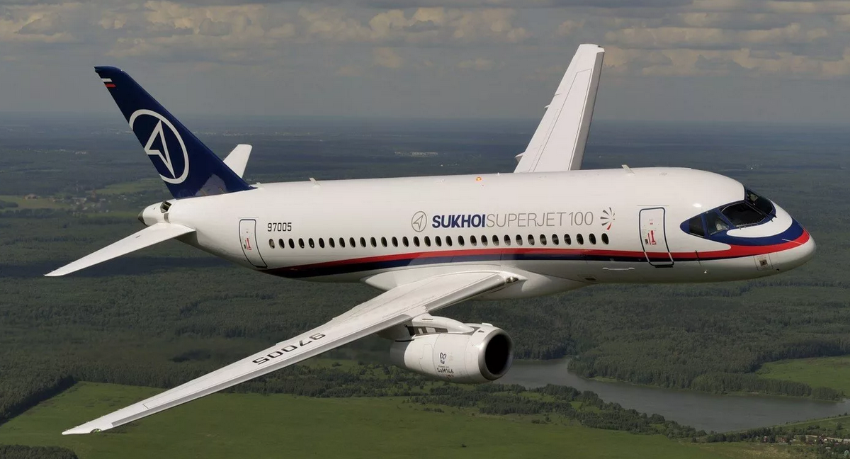 Sukhoi Superjet 100 (© wallbox.ru)