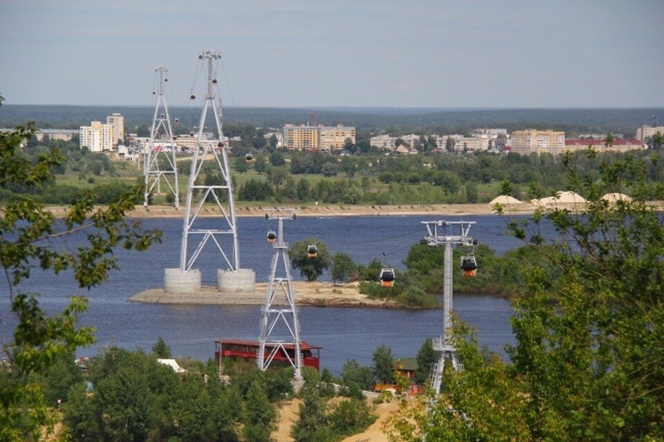     Канатная дорога приостановила работу в Нижнем Новгороде из-за сильного ветра. Роман ИГНАТЬЕВ