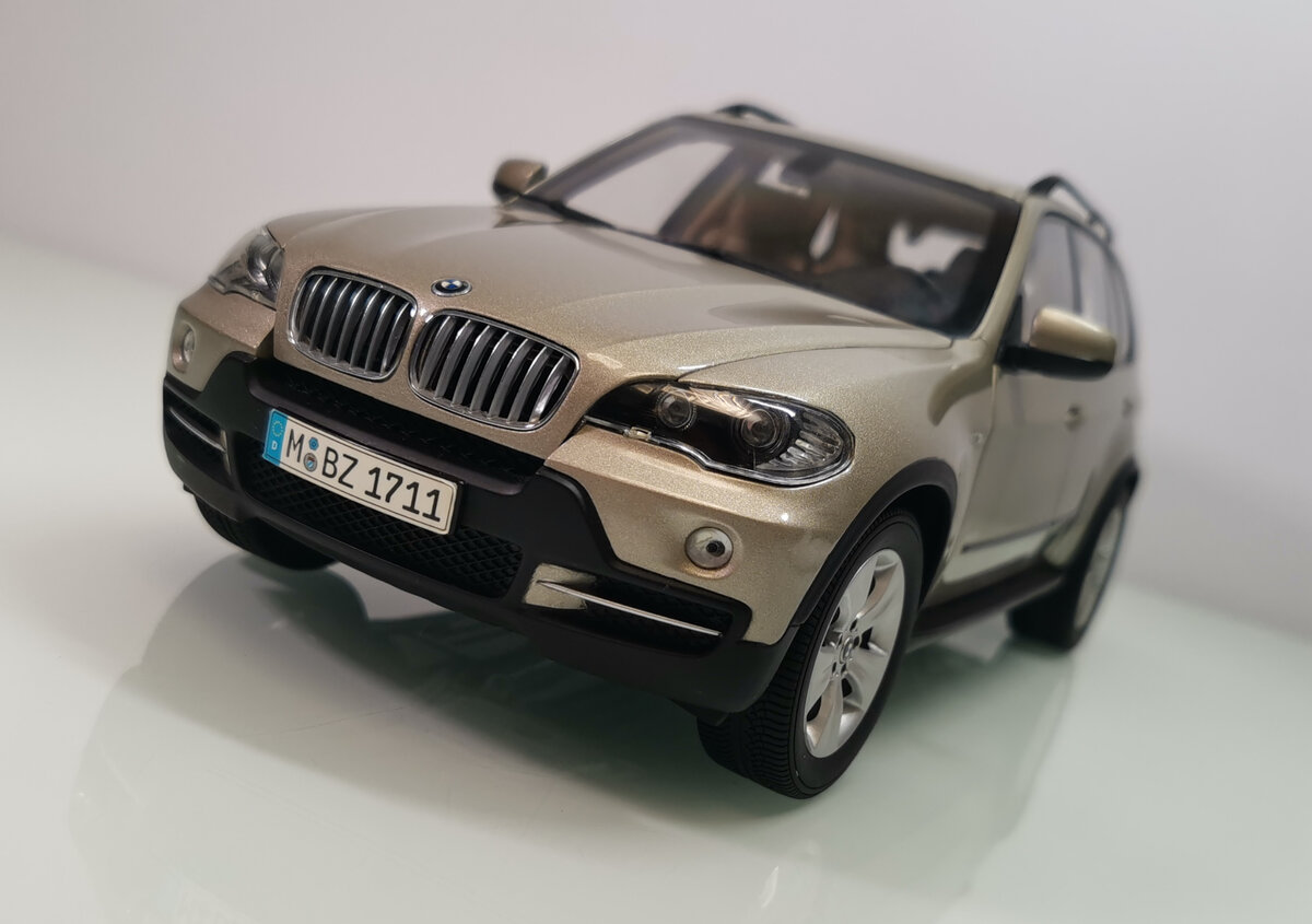 BMW X5 E70 4,8i 2007 #08752 | Мир 1:18. Масштабные модели авто | Дзен