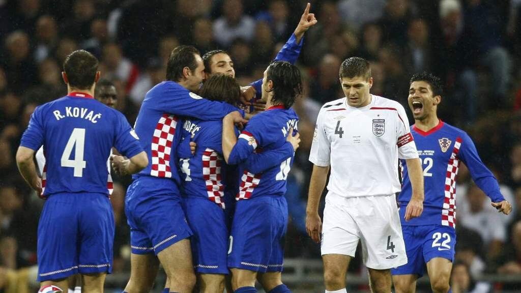 Англия 2. Англия Хорватия 2007 2-3. Скотт Карсон Англия Хорватия. Англия Хорватия 2008. Англия Хорватия евро 2008.