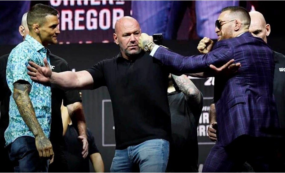 Фото с дуэли взглядов Конор Макгрегор vs Дастин Порье