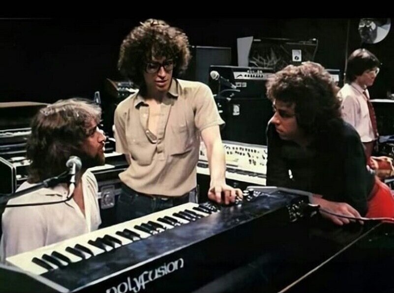 Музыканты Toto 70-х годов в студии. Слева- Дэвид Пейч